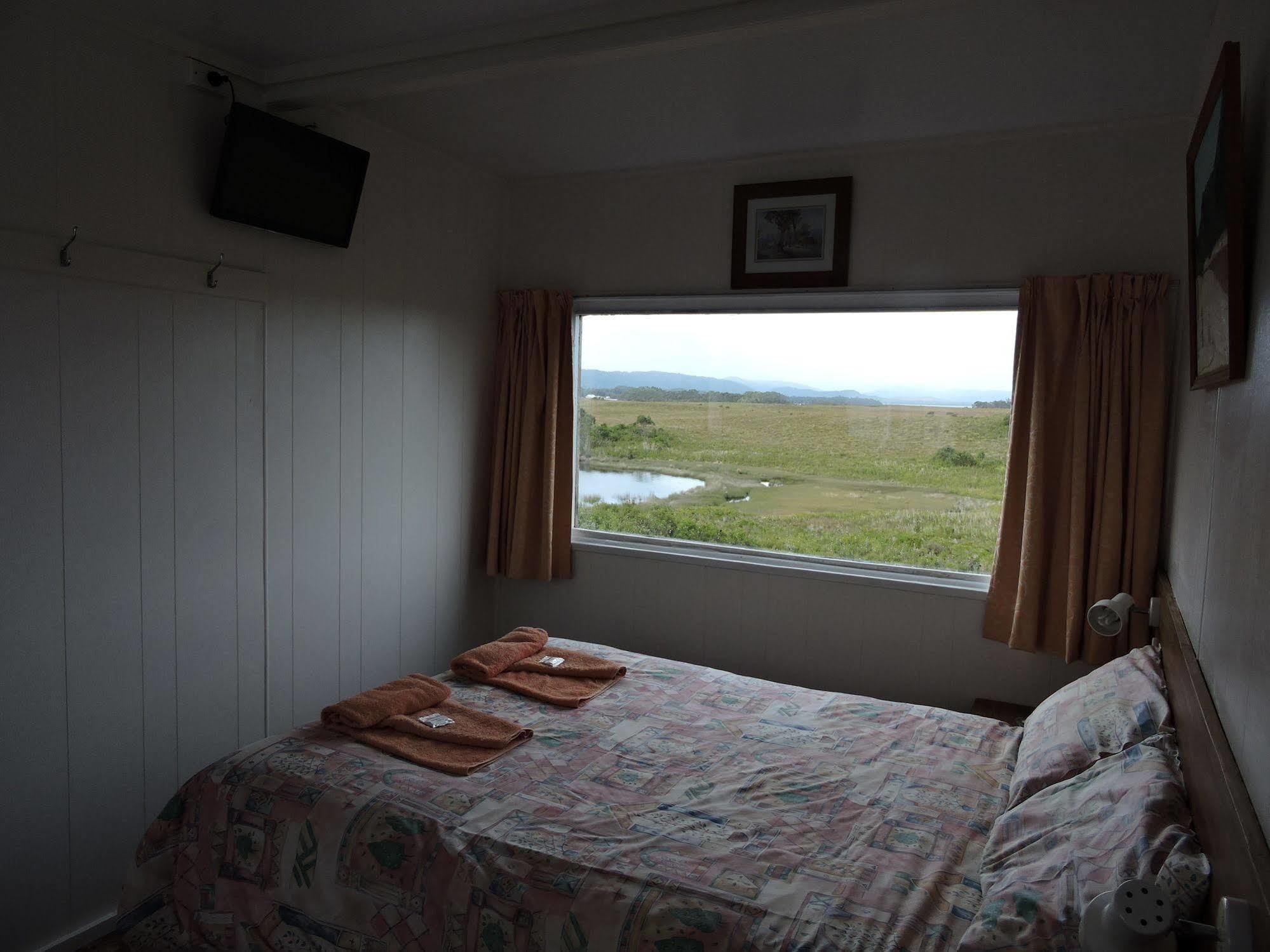 Strahan Wilderness Lodge Екстериор снимка